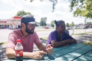 Salon International de l’Aéronautique et de l’Espace : la mairesse Fournier en mode séduction
