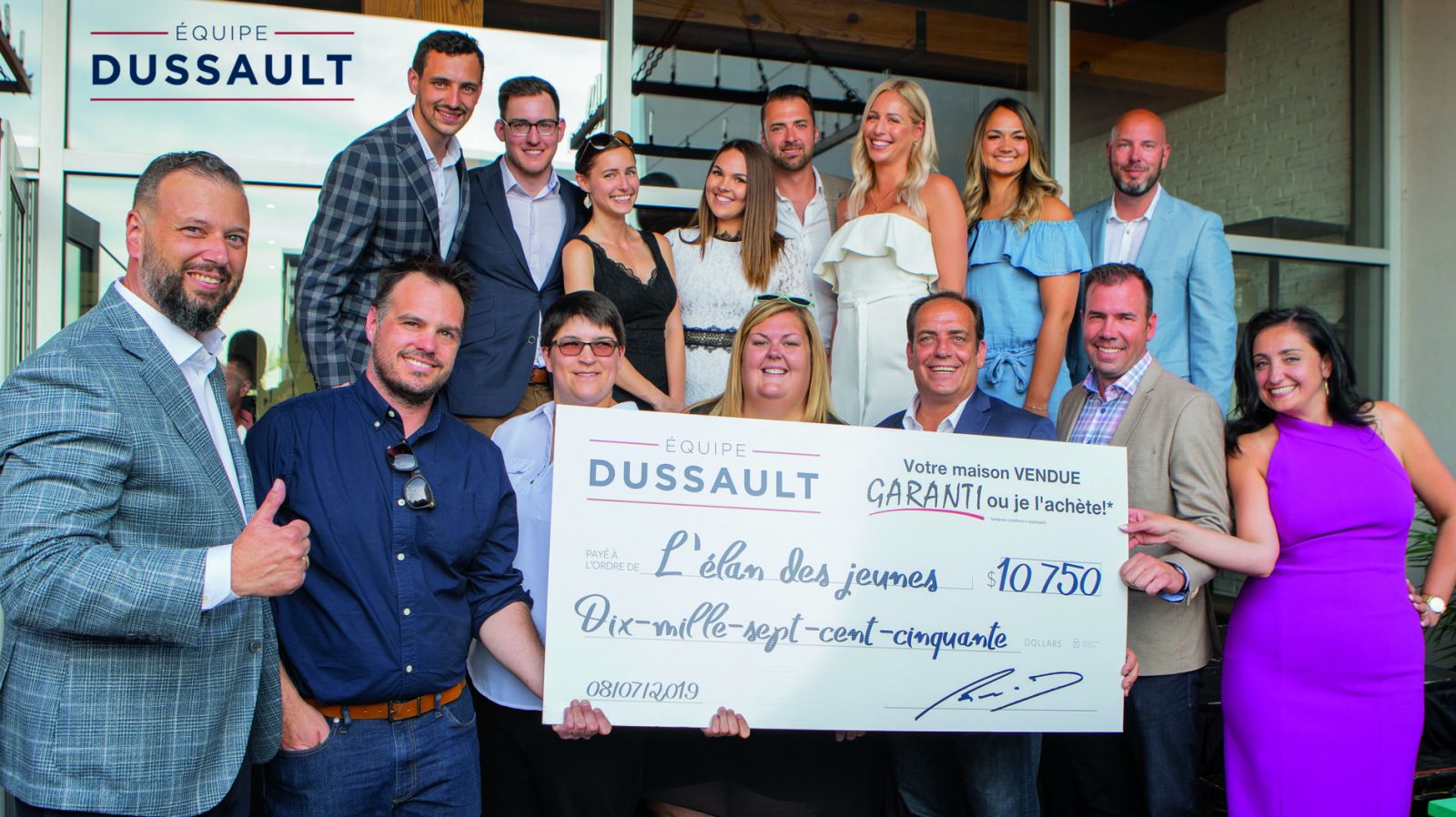 Des agents d’immeubles donnent 10 000$ issus de leurs commissions