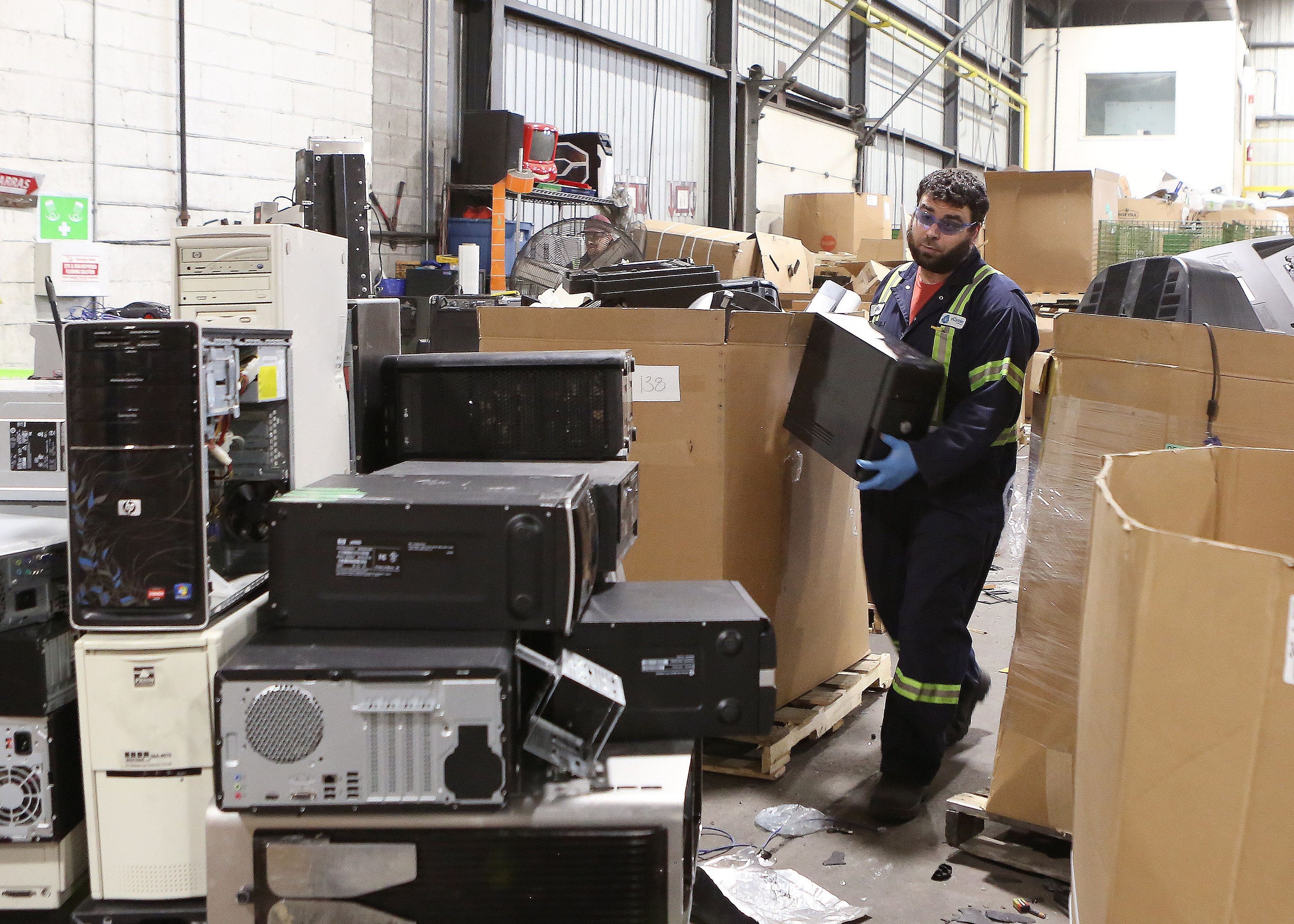 Image illustrant l'article: Entre 60 et 80 tonnes de «serpuariens» en moyenne par jour chez eCycle Solutions