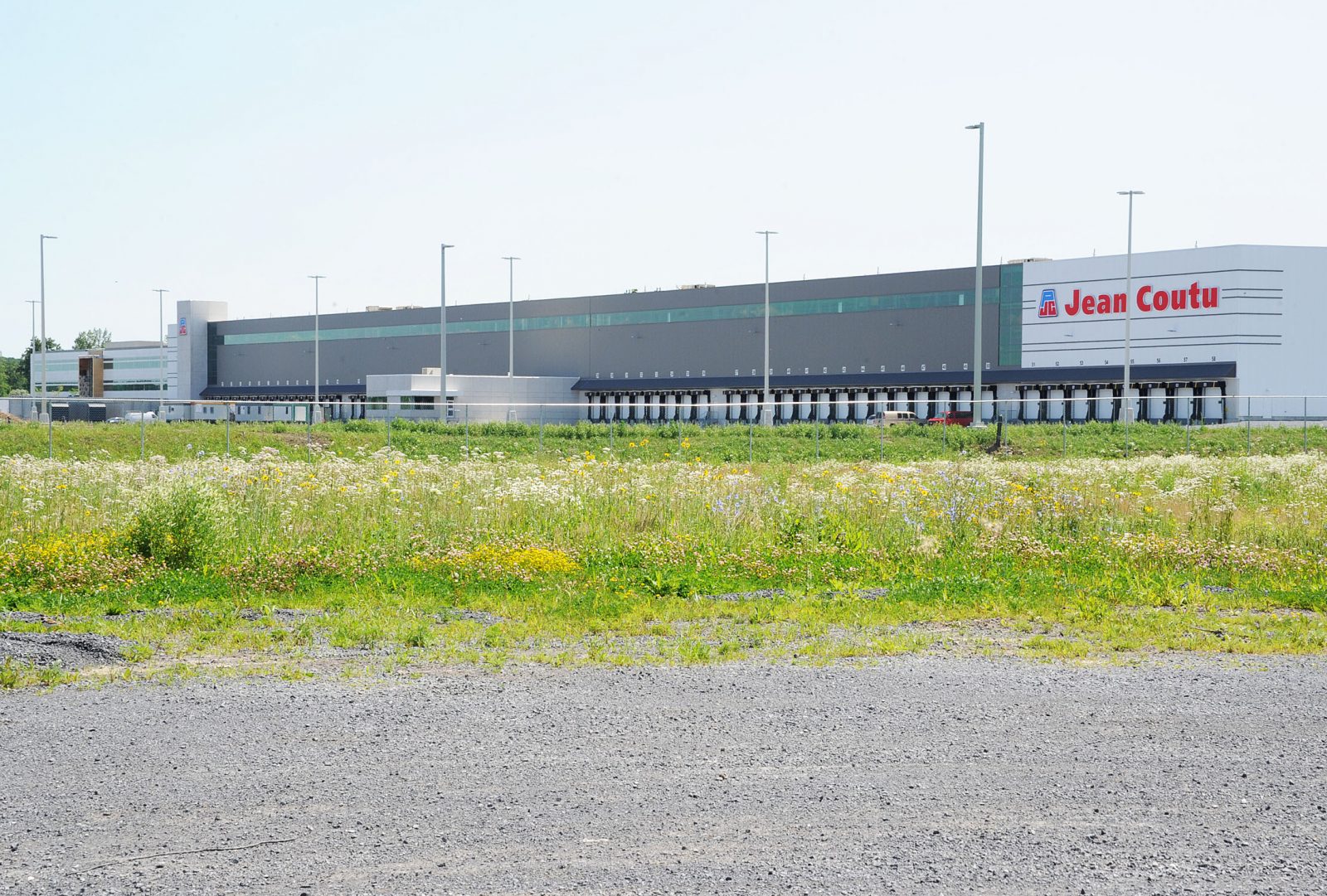 Les employés de l’entrepôt de Jean Coutu à Varennes votent à 99% en faveur de la grève