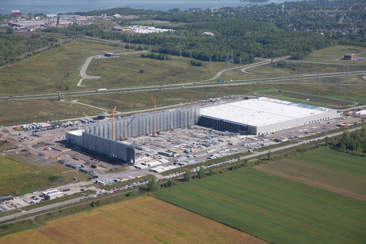 Image illustrant l'article: La construction du centre de distribution IKEA à Beauharnois en retard d’une année