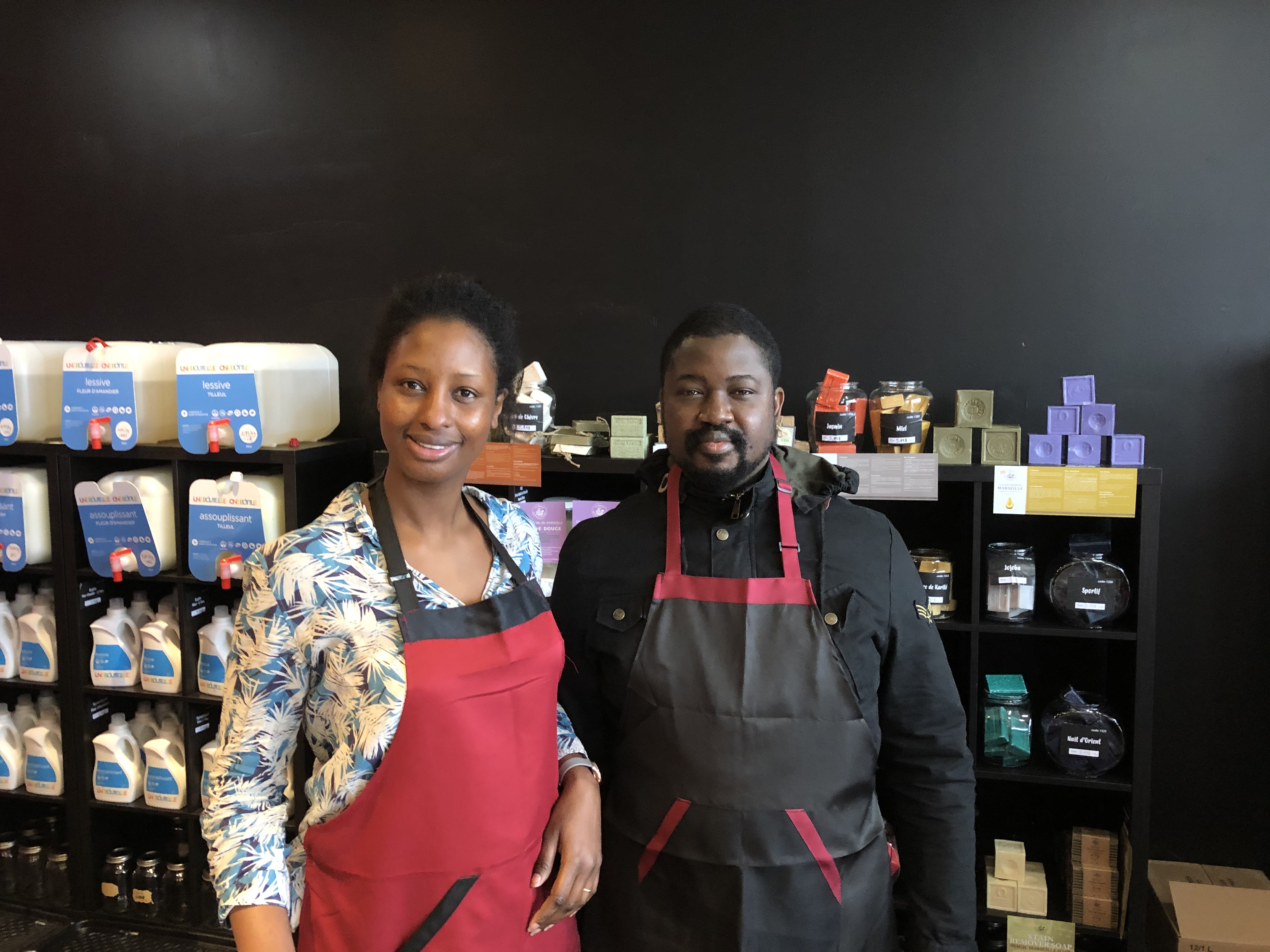 Un couple ouvre une épicerie zéro déchet et multiculturelle