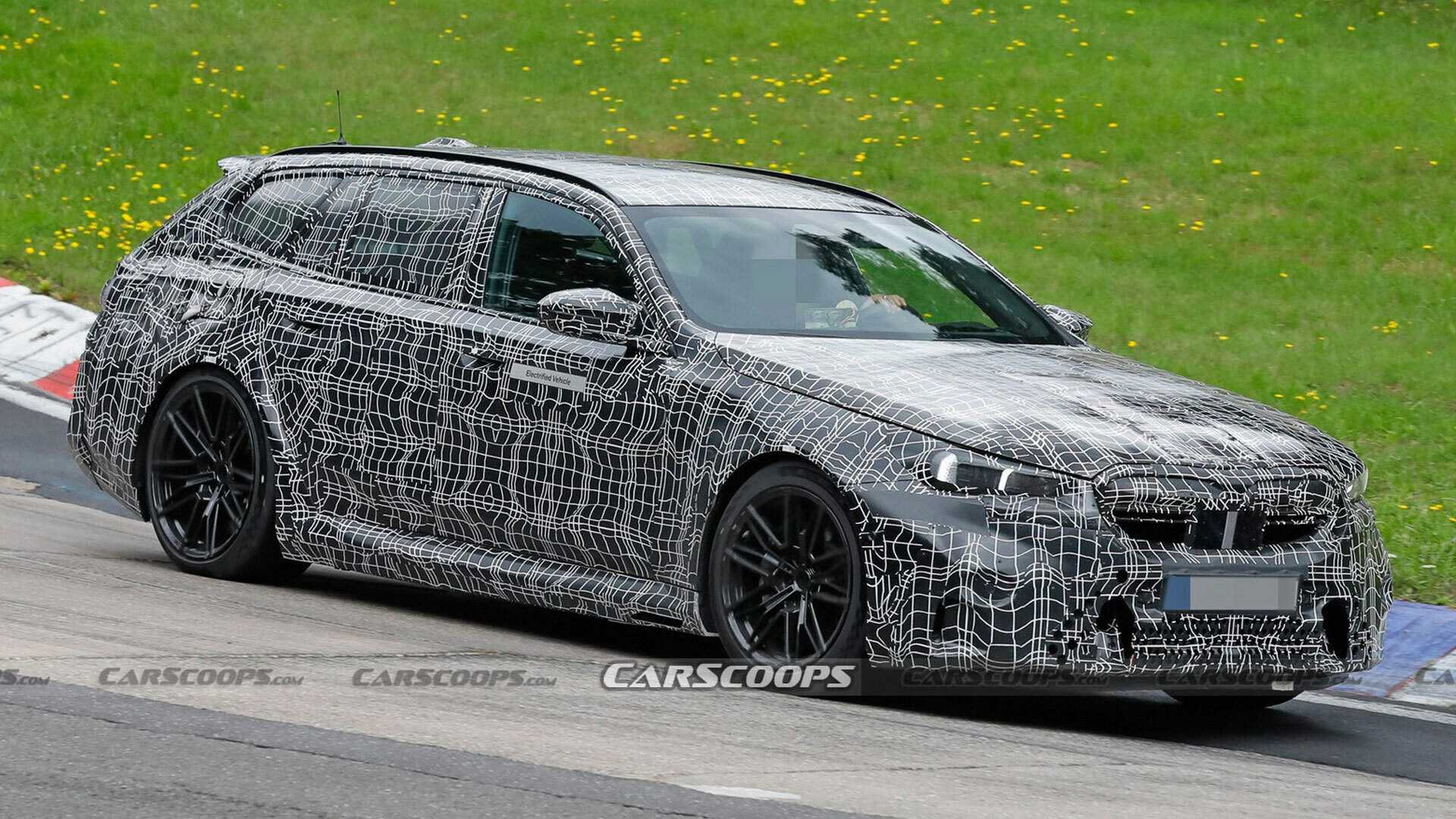 Image illustrant l'article: La BMW M5 Touring sera officiellement vendue au Canada