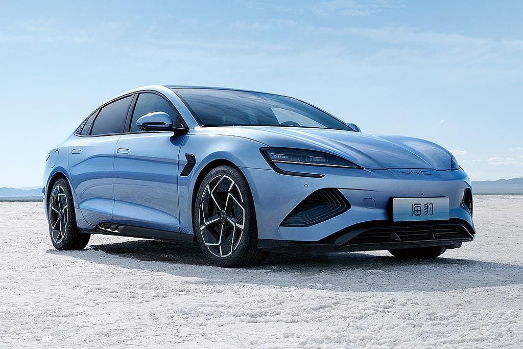 Le Canada pourrait augmenter les tarifs douaniers pour les véhicules électriques Chinois.