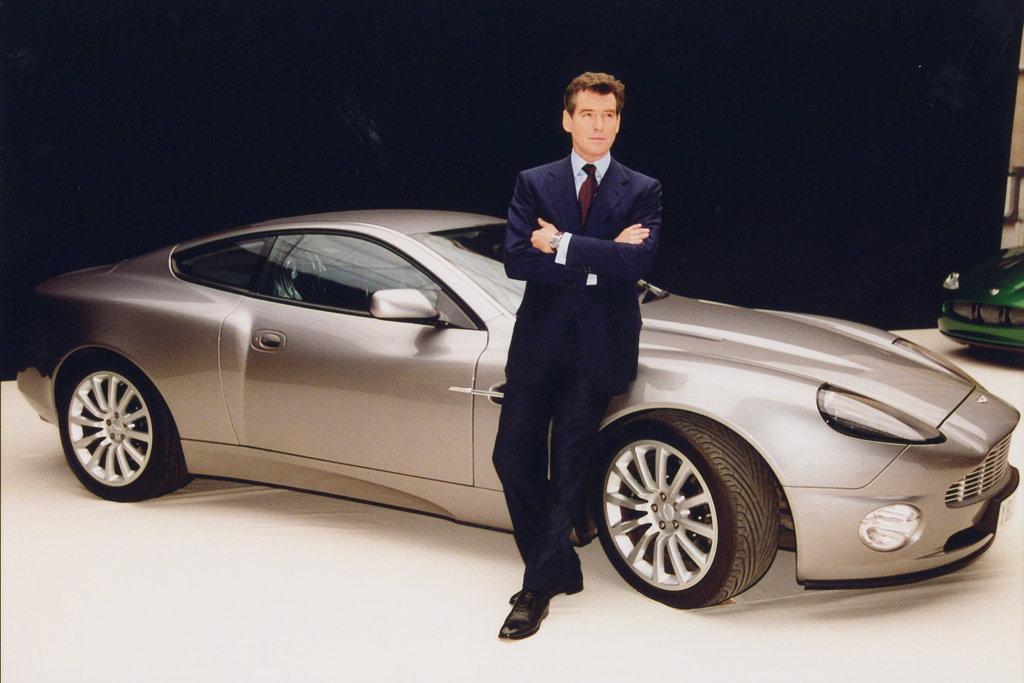 Vous pourriez vous offrir cette Aston Martin Vanquish 2001 du film « James Bond — Die Another Day »