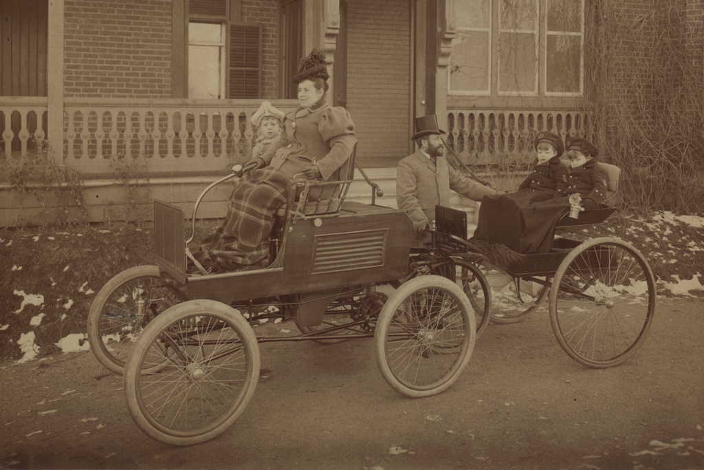 Il y a 125 ans, la première auto roule à Montréal