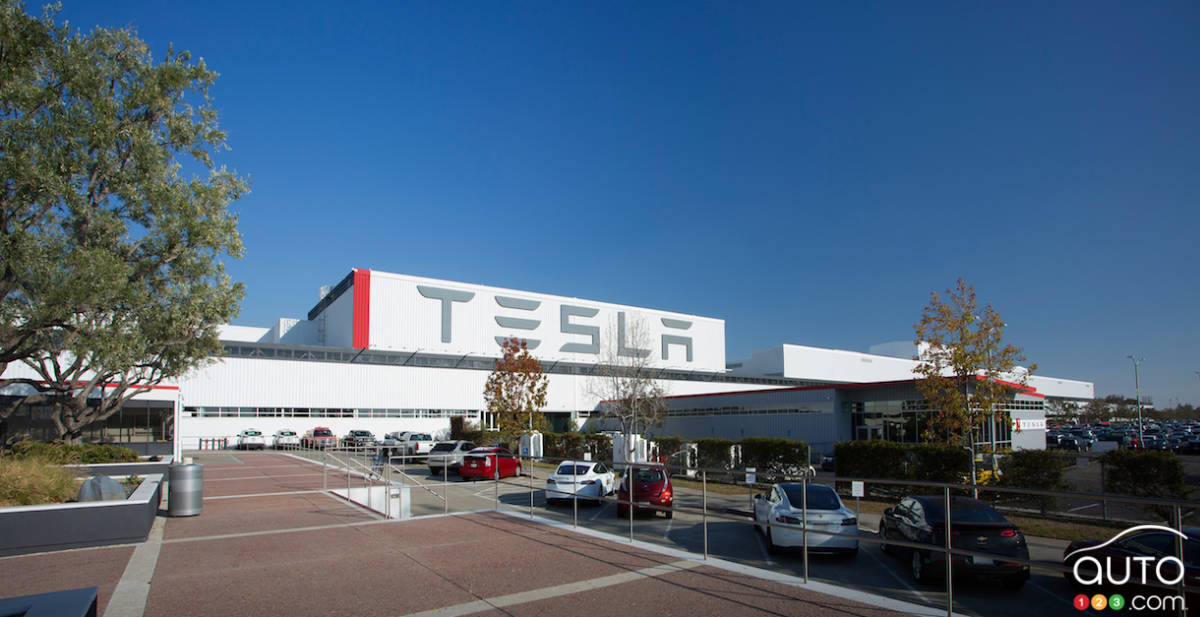 Image illustrant l'article: Le Canada bloque 43 millions de remboursements à Tesla : Enquête sur des demandes de dernière min