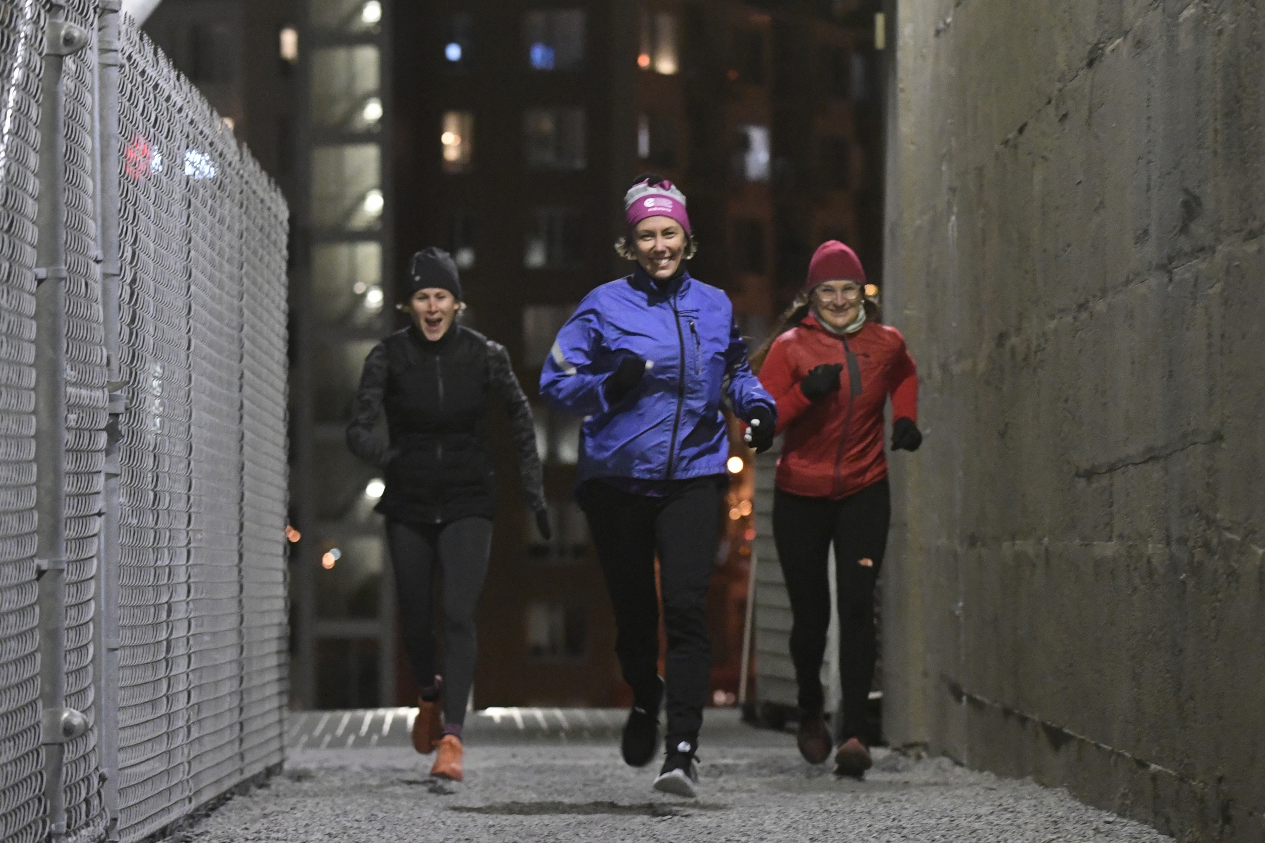 Le président Joe Biden se pique une débarque en vélo devant les caméras