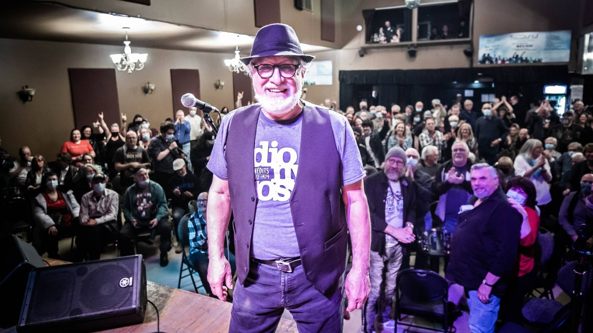 Un ours qui aime bien se faire gratter!