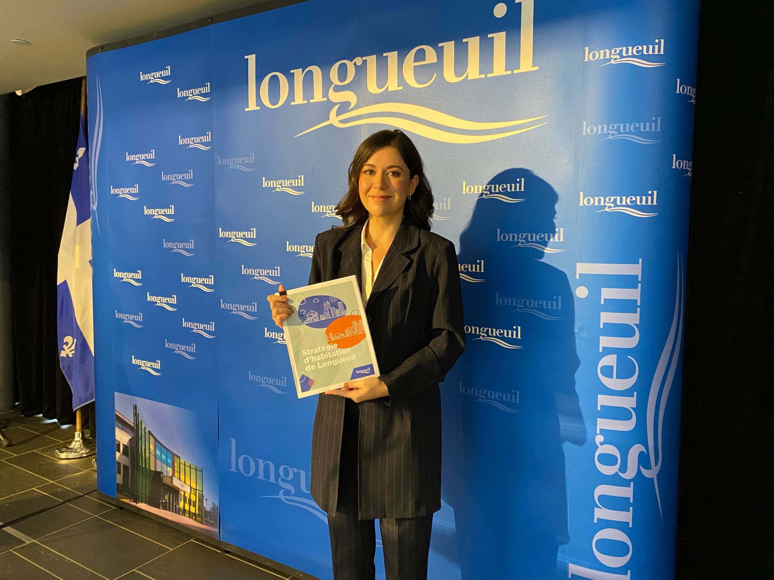 Le Labrador fait sa danse joyeuse