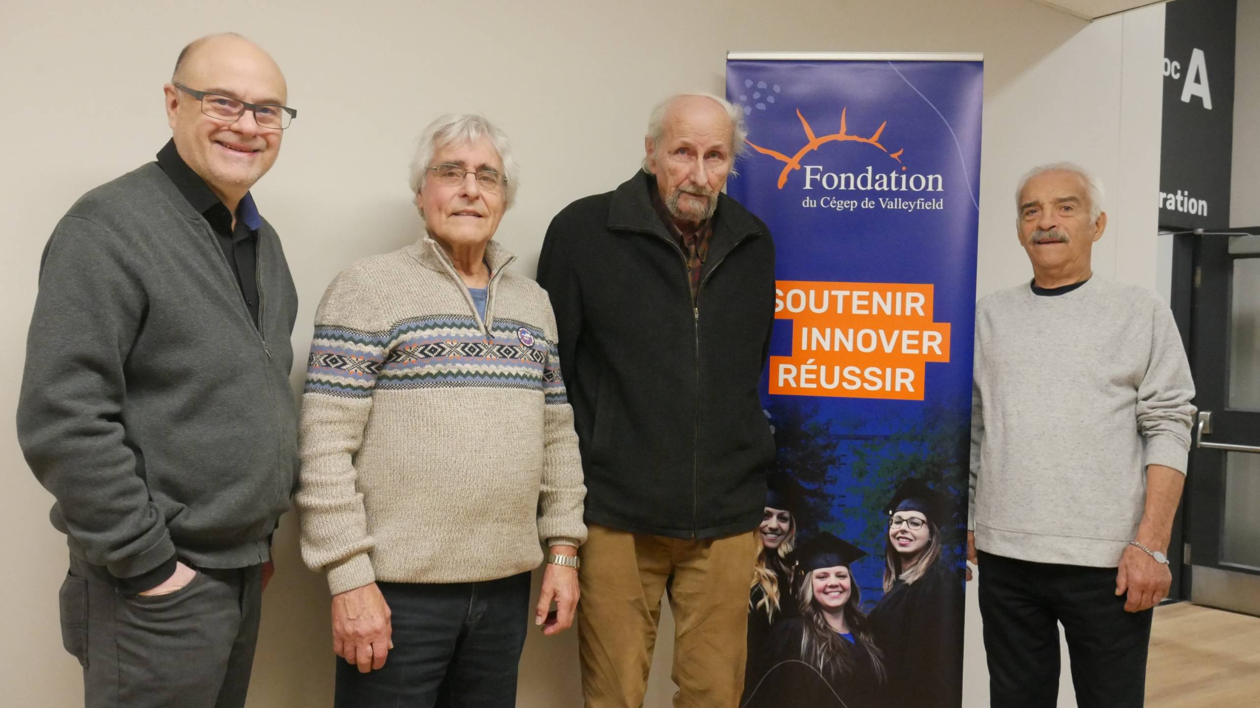 Les lutins farceurs emballent tout le salon