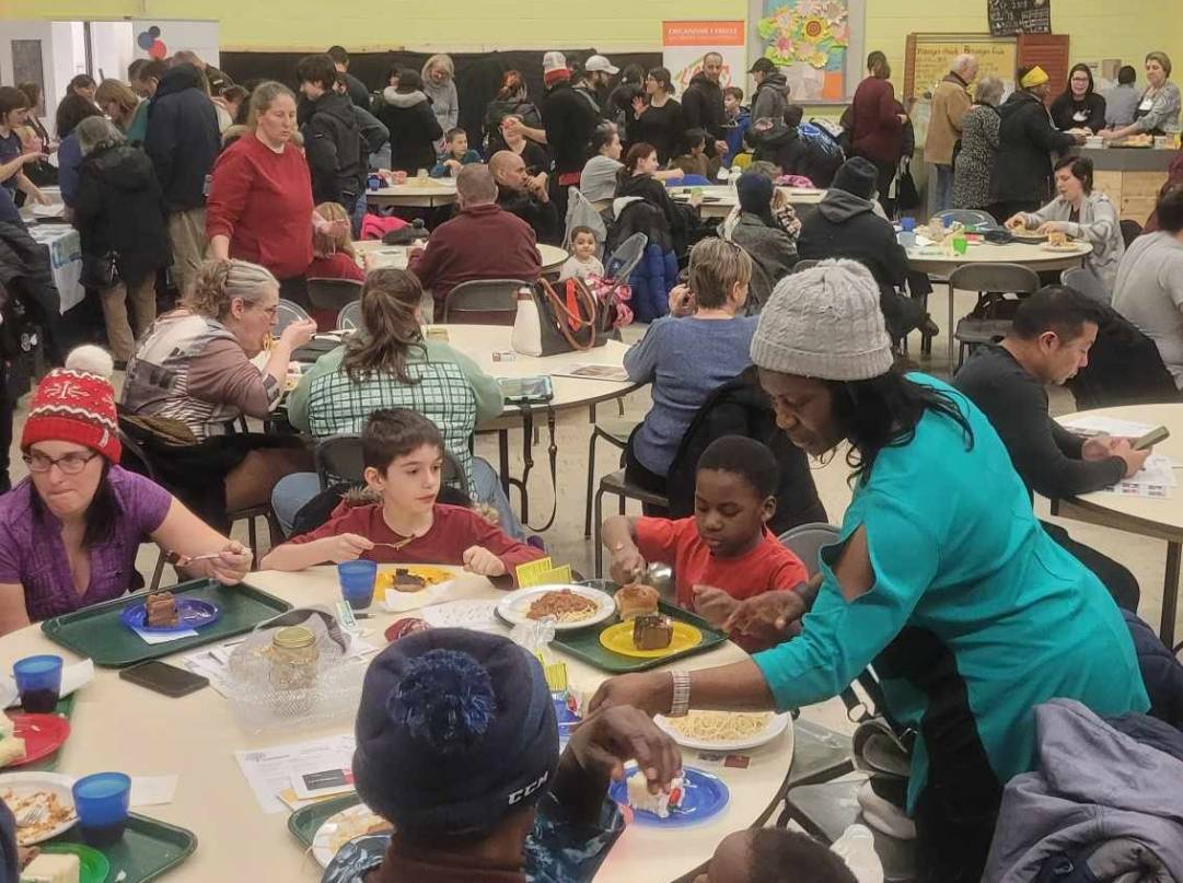 Un carlin ronfle au lit