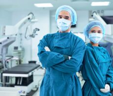 Comment choisir le bon spécialiste pour une chirurgie du genou réussie